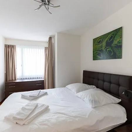 1br Near And Very - Hoesch 13 *