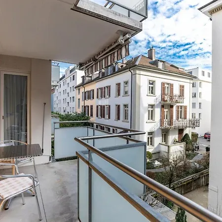 Apartmán 1br Near And Very - Hoesch 13 *