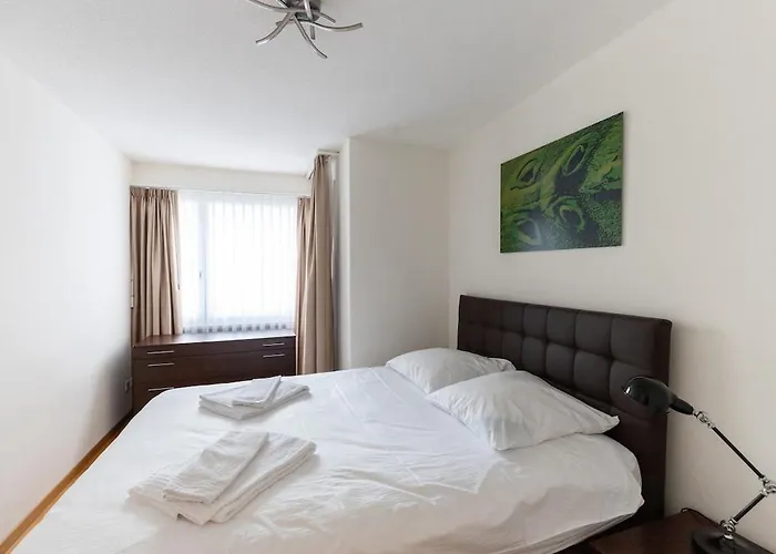 1br Near And Very - Hoesch 13 *